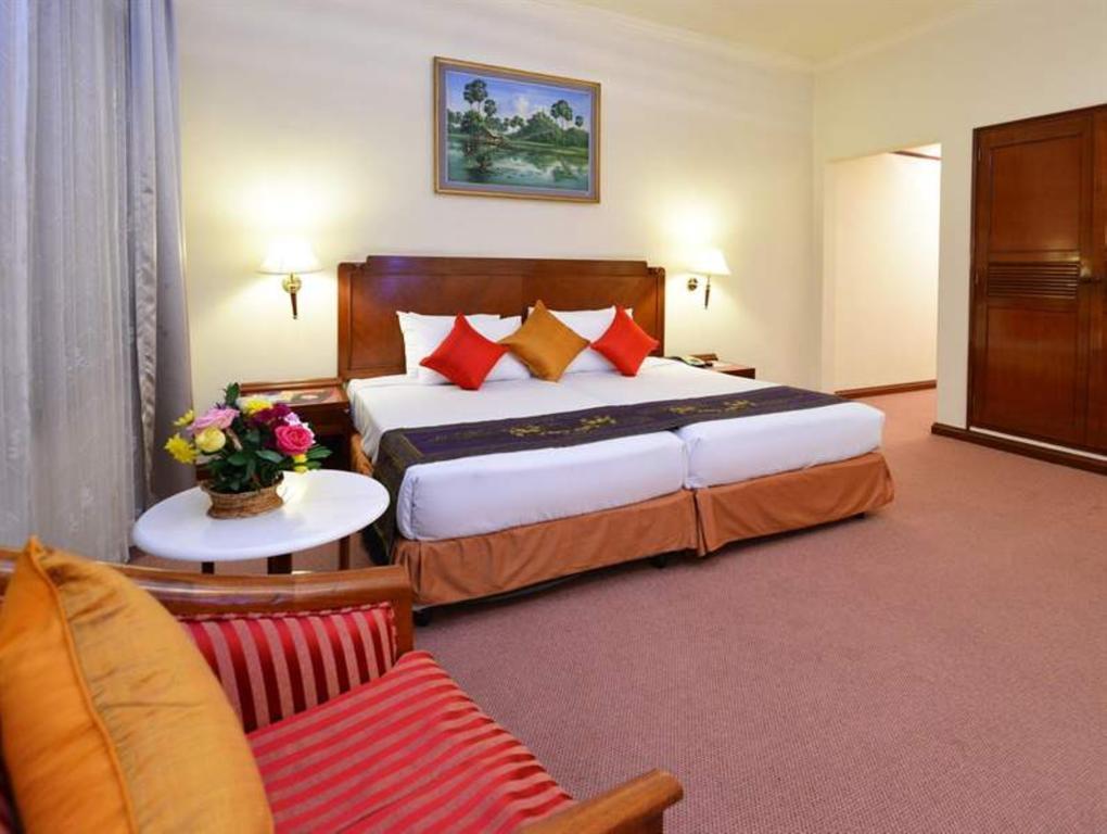 Holiday Villa Hotel City Centre Пном Пен Екстериор снимка