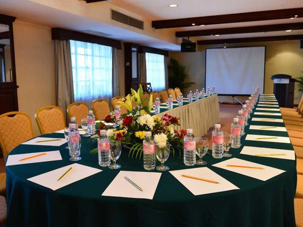 Holiday Villa Hotel City Centre Пном Пен Екстериор снимка