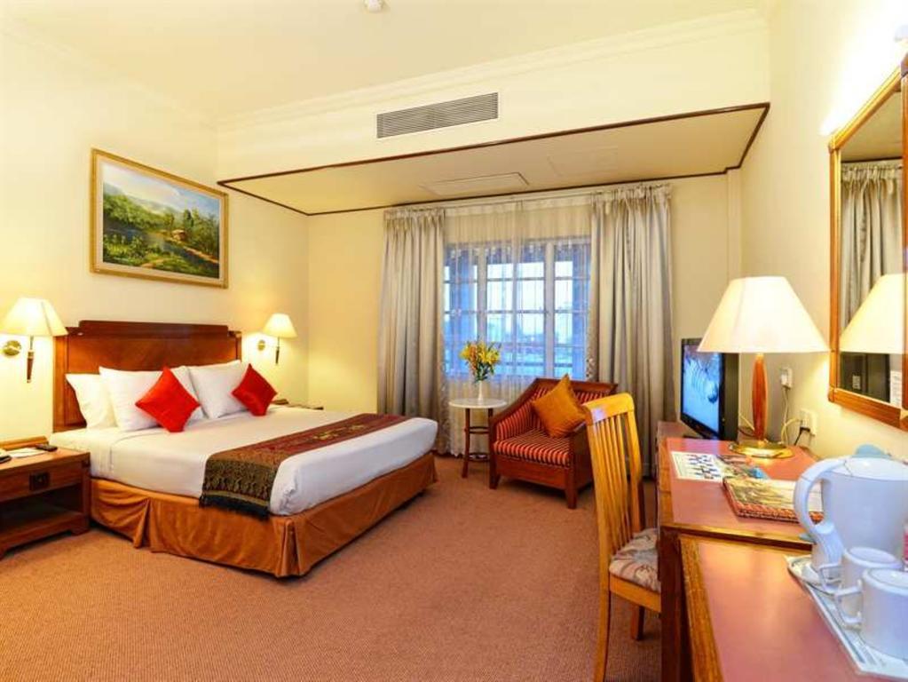 Holiday Villa Hotel City Centre Пном Пен Екстериор снимка