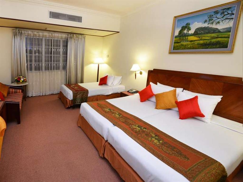 Holiday Villa Hotel City Centre Пном Пен Екстериор снимка