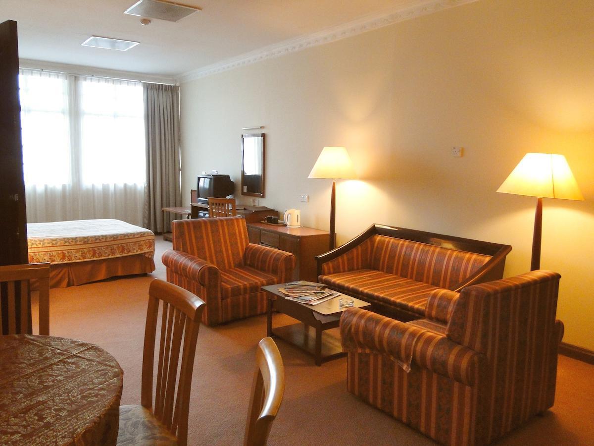 Holiday Villa Hotel City Centre Пном Пен Екстериор снимка