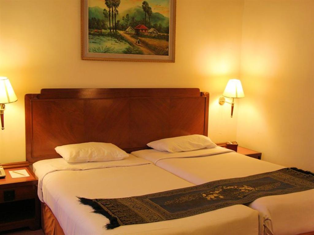 Holiday Villa Hotel City Centre Пном Пен Стая снимка