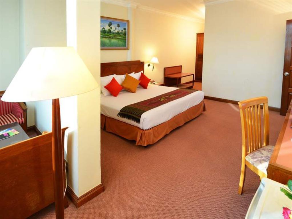 Holiday Villa Hotel City Centre Пном Пен Стая снимка