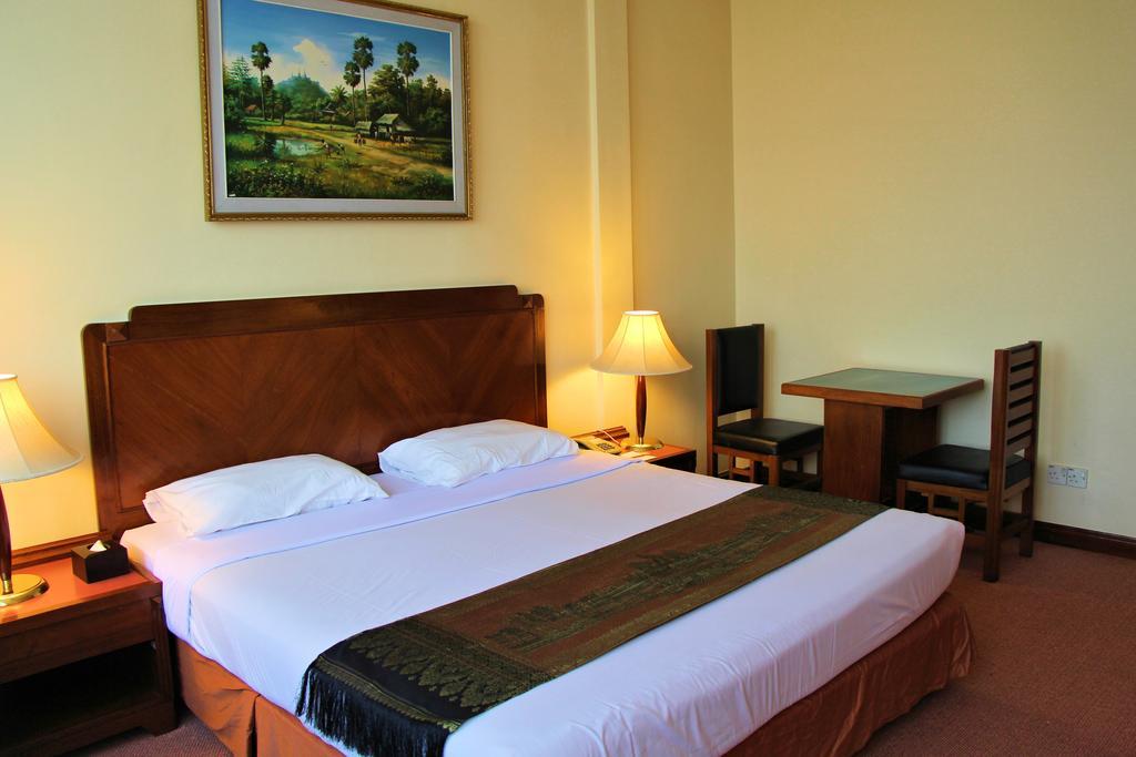 Holiday Villa Hotel City Centre Пном Пен Стая снимка
