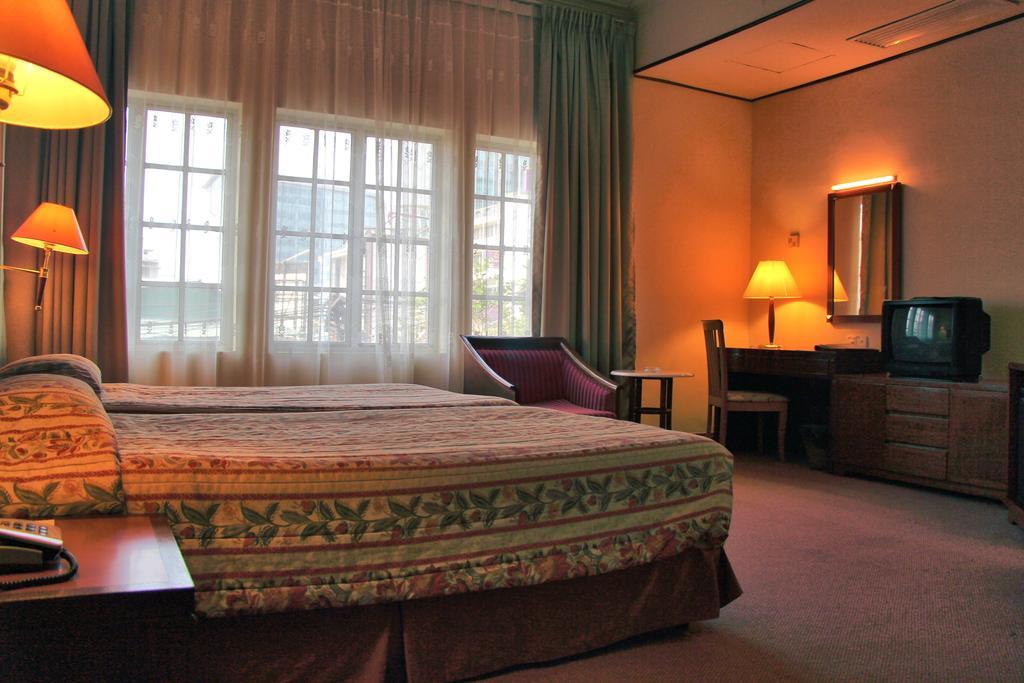 Holiday Villa Hotel City Centre Пном Пен Стая снимка