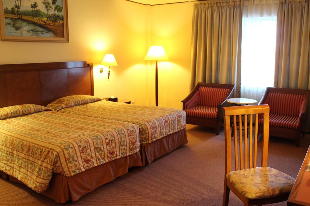 Holiday Villa Hotel City Centre Пном Пен Стая снимка