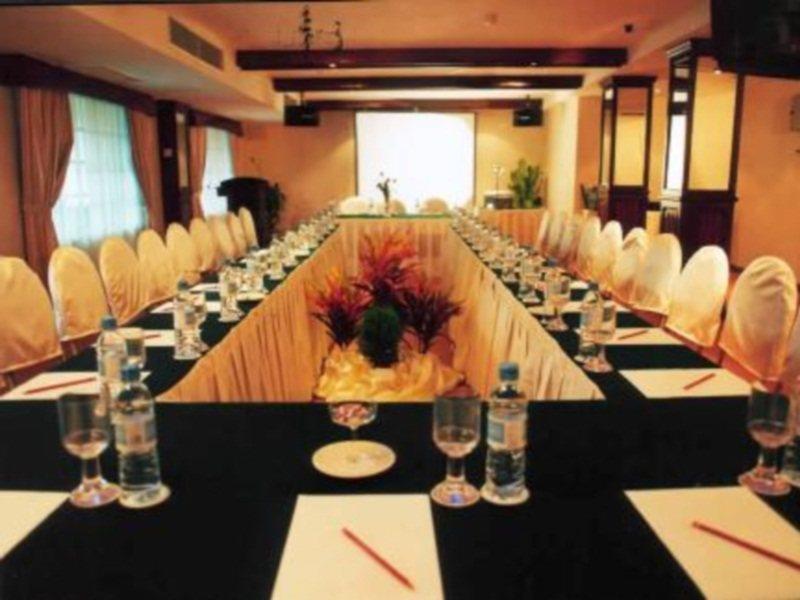 Holiday Villa Hotel City Centre Пном Пен Съоръжения снимка