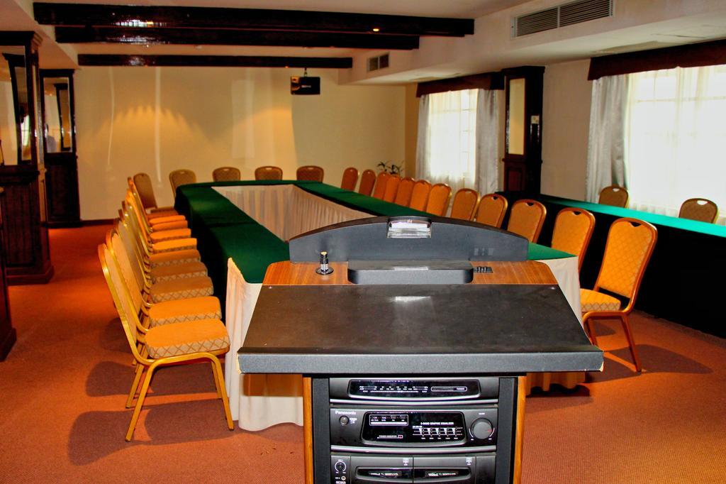 Holiday Villa Hotel City Centre Пном Пен Екстериор снимка