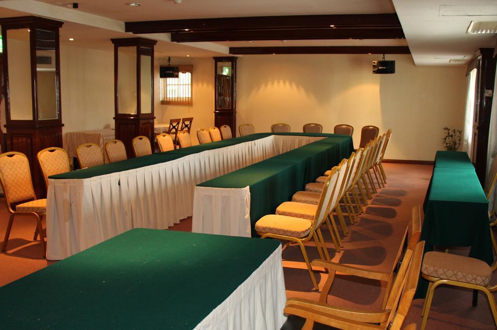 Holiday Villa Hotel City Centre Пном Пен Екстериор снимка