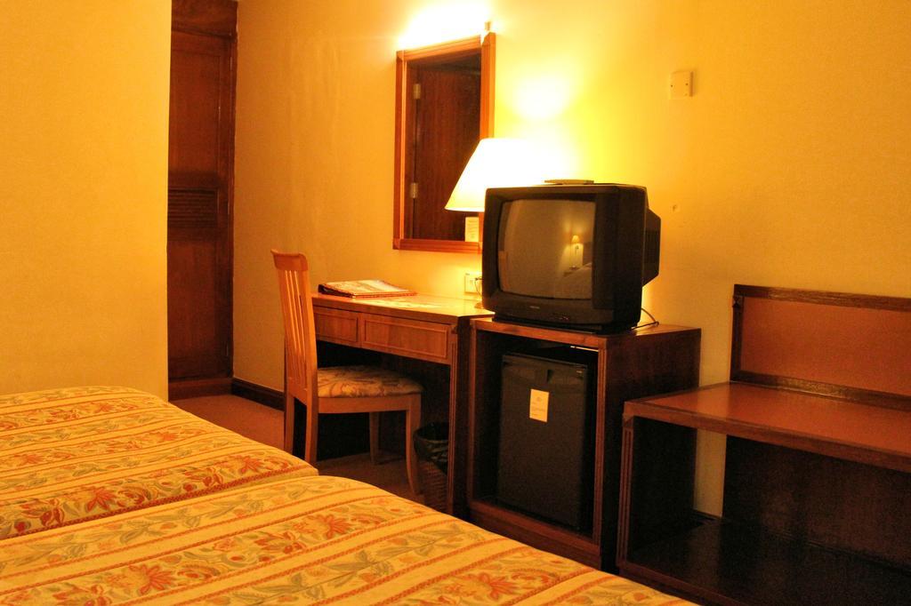 Holiday Villa Hotel City Centre Пном Пен Екстериор снимка